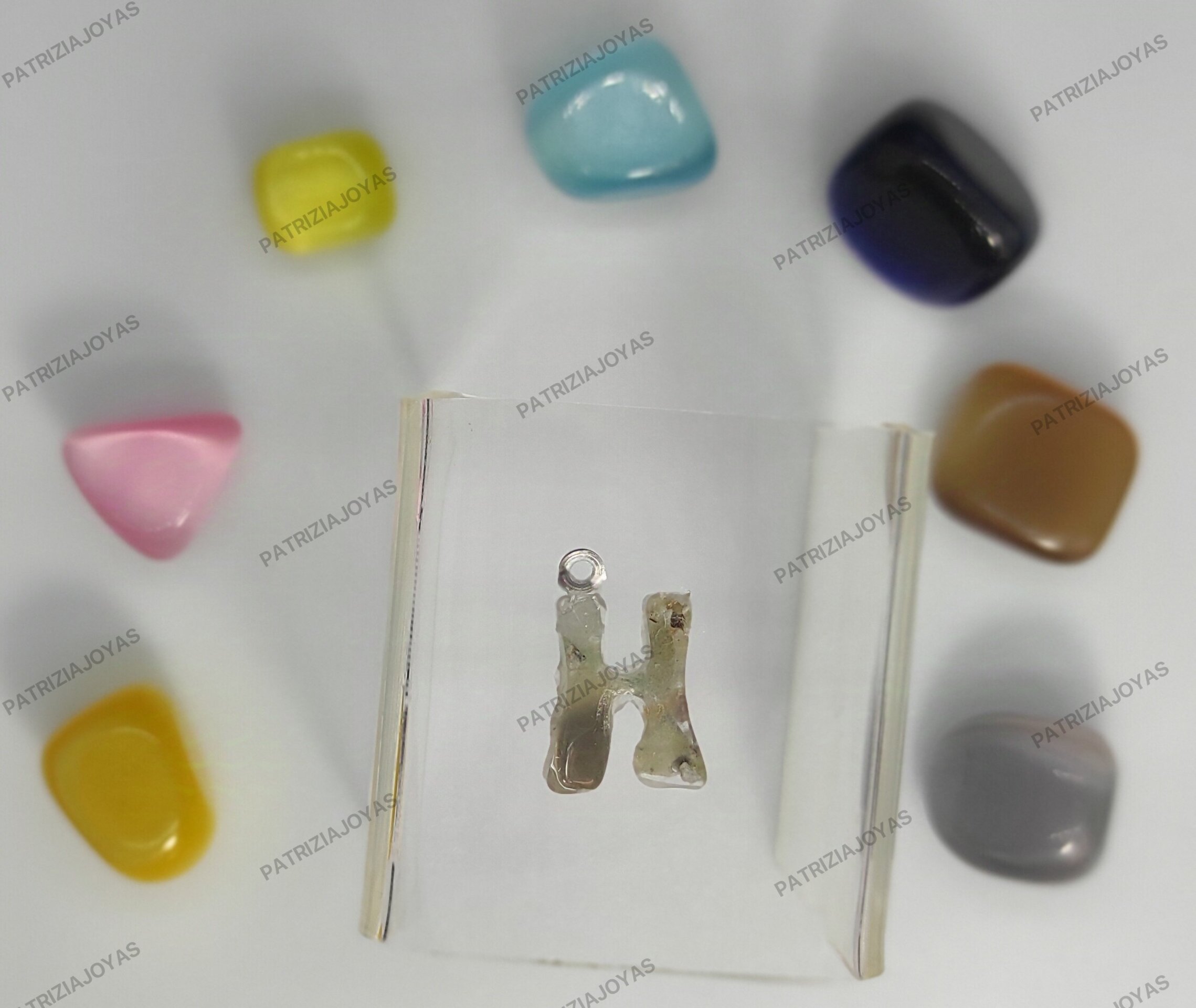 Letras echas con mineral - 10