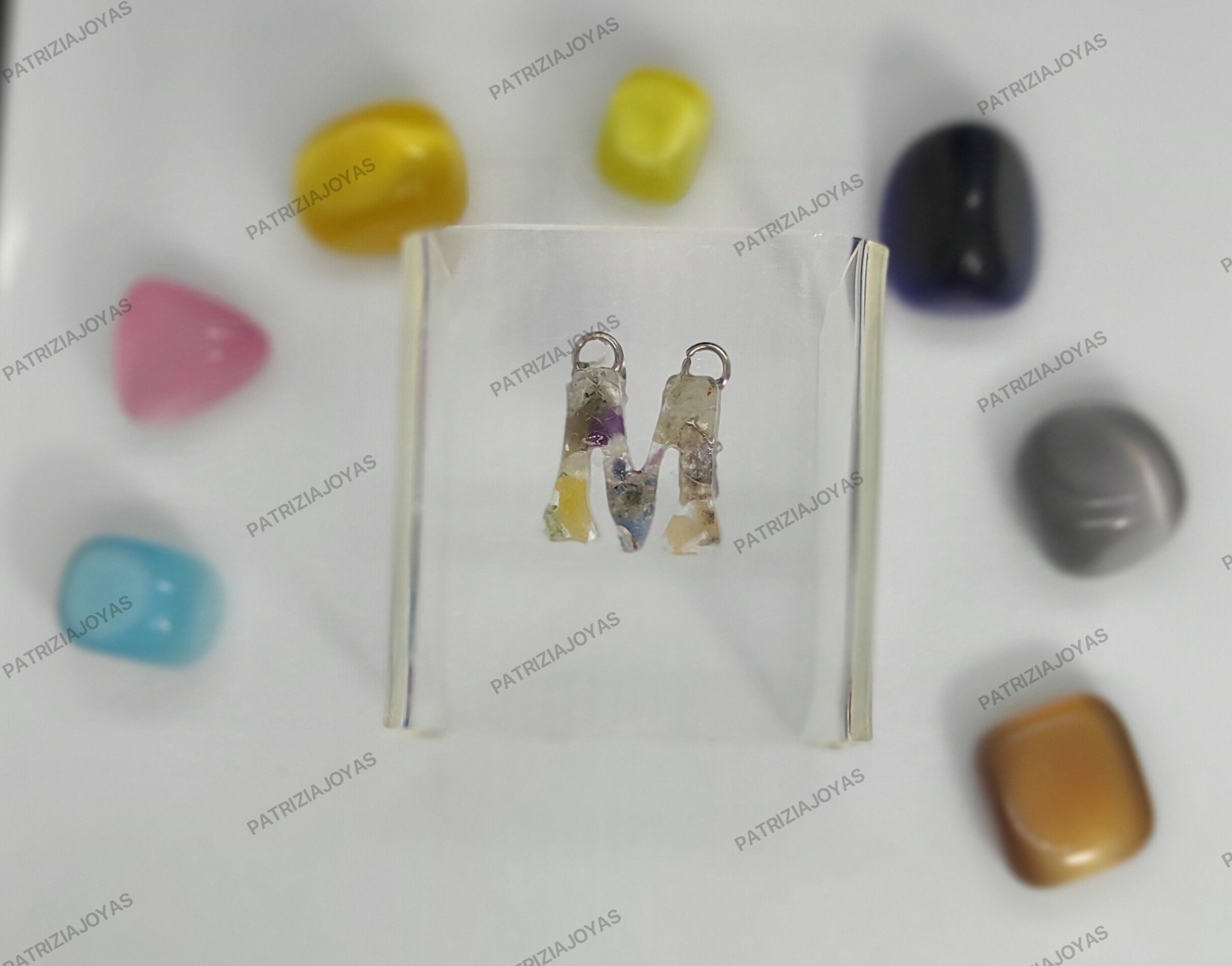 Letras echas con mineral - 15