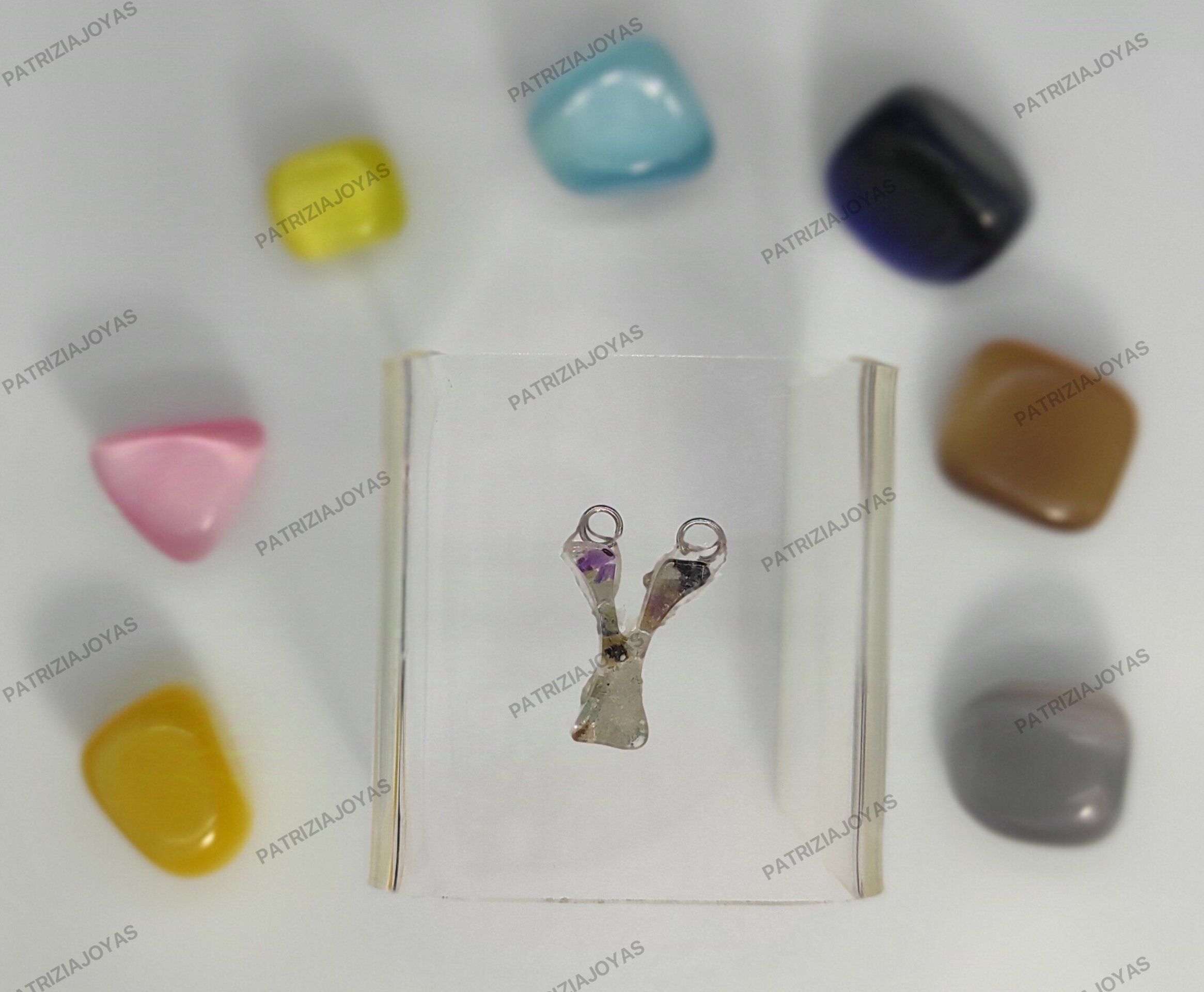 Letras echas con mineral - 27