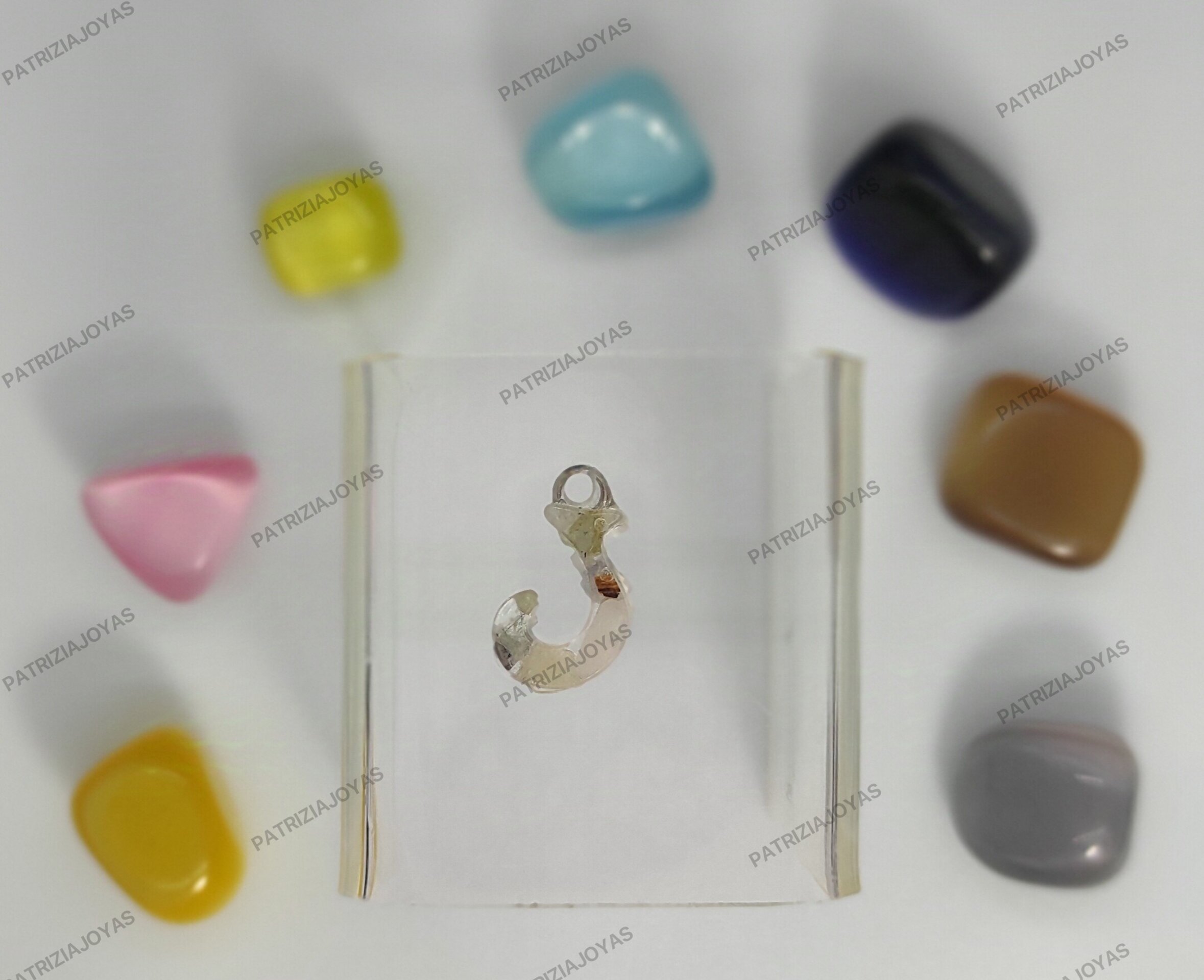 Letras echas con mineral - 12