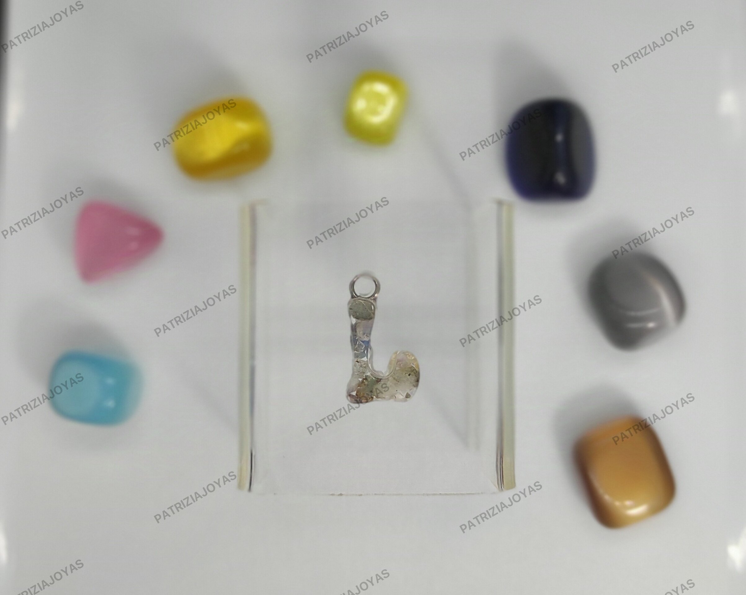 Letras echas con mineral - 14