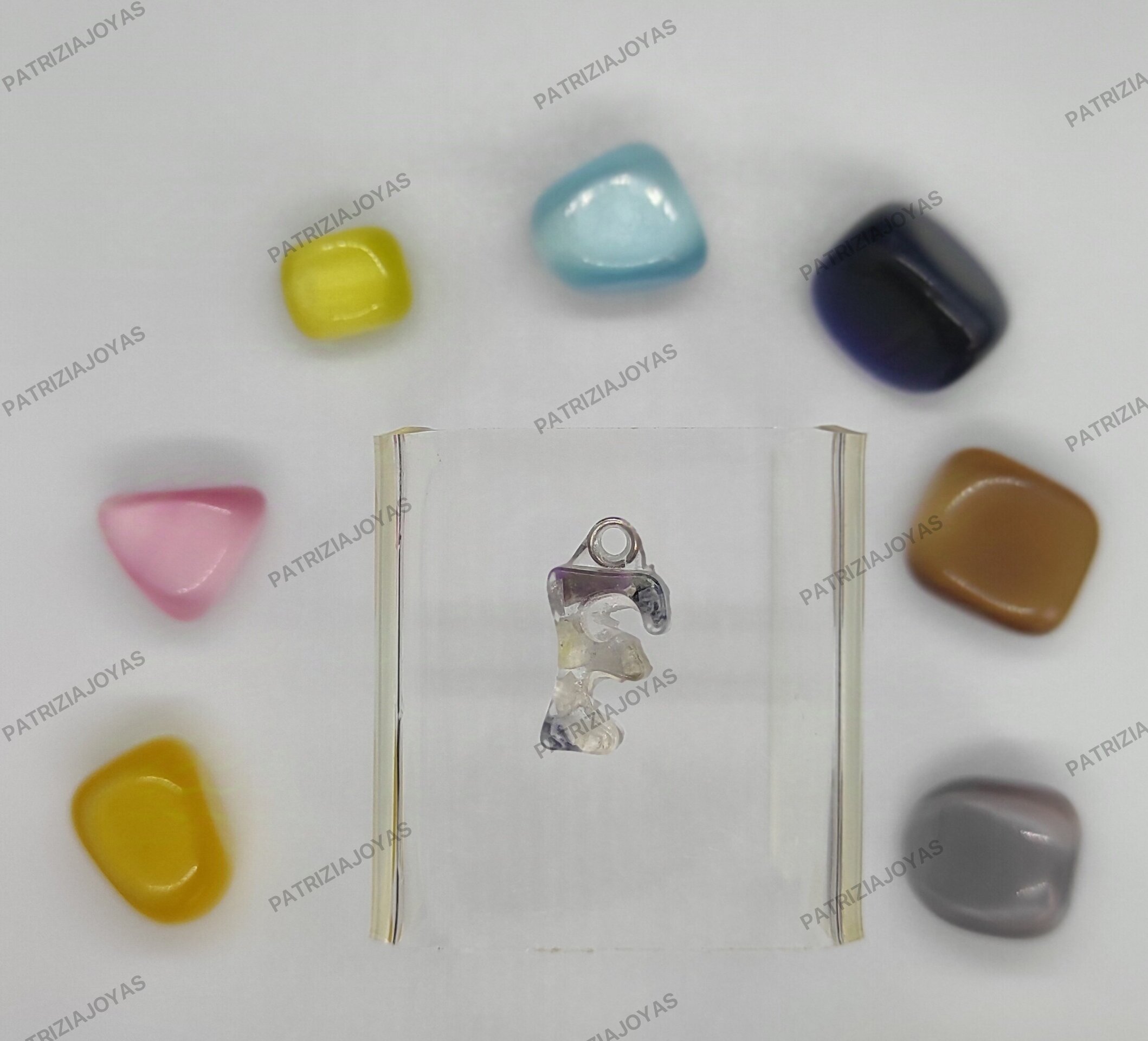Letras echas con mineral - 8