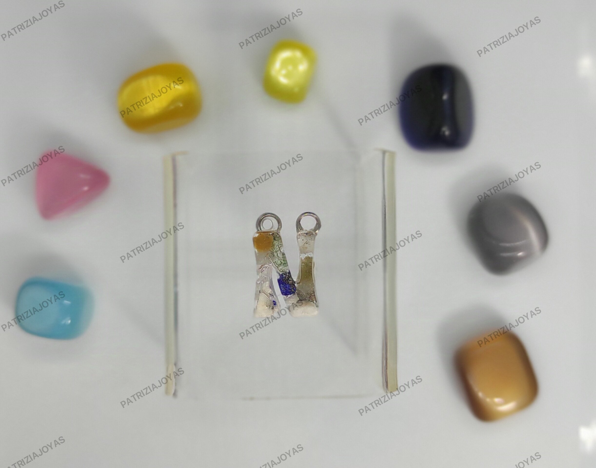 Letras echas con mineral - 16