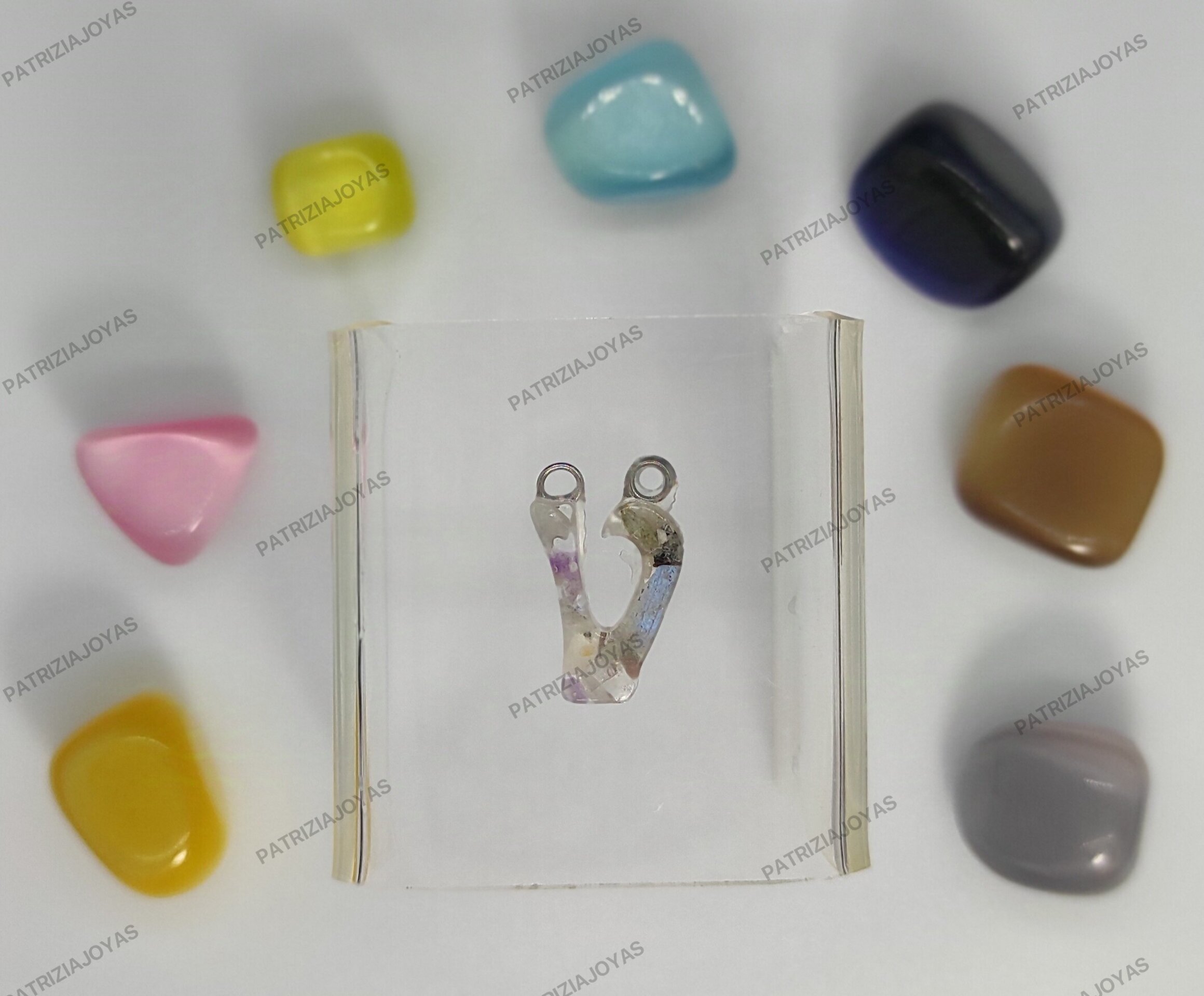 Letras echas con mineral - 24