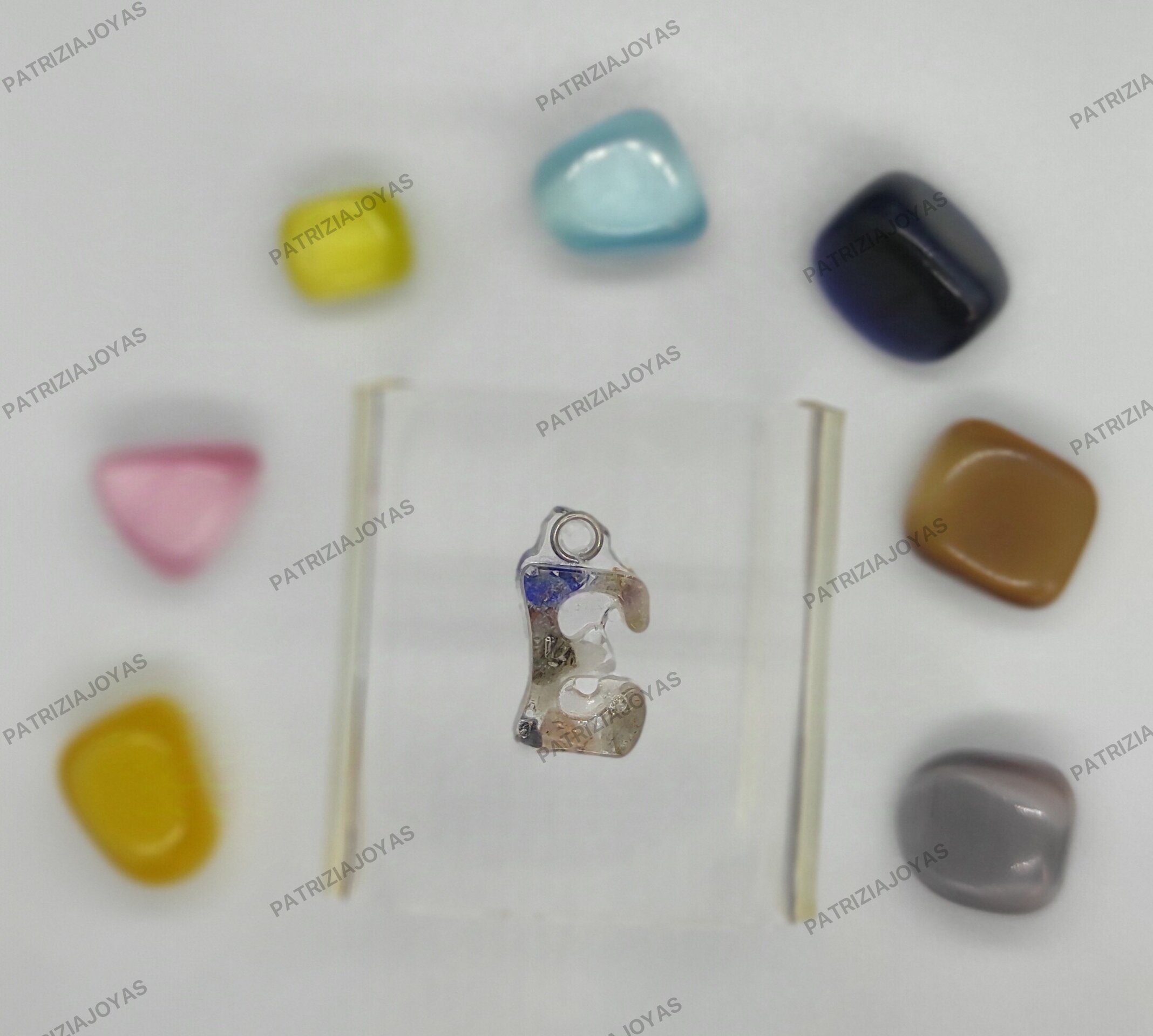 Letras echas con mineral - 7