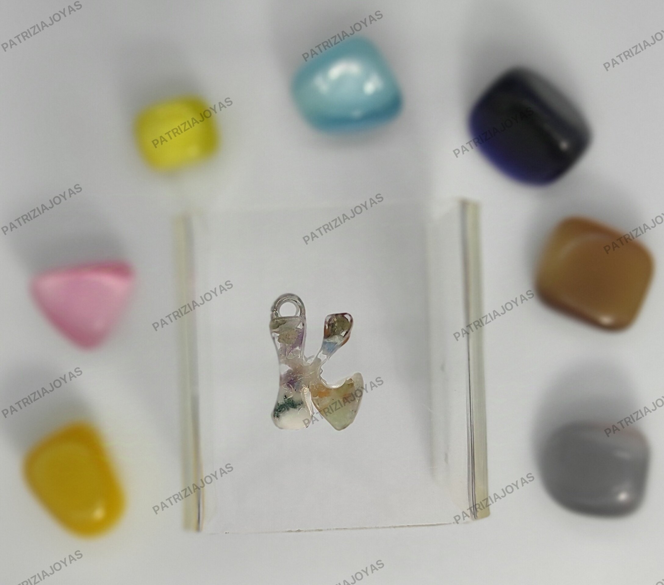 Letras echas con mineral - 13