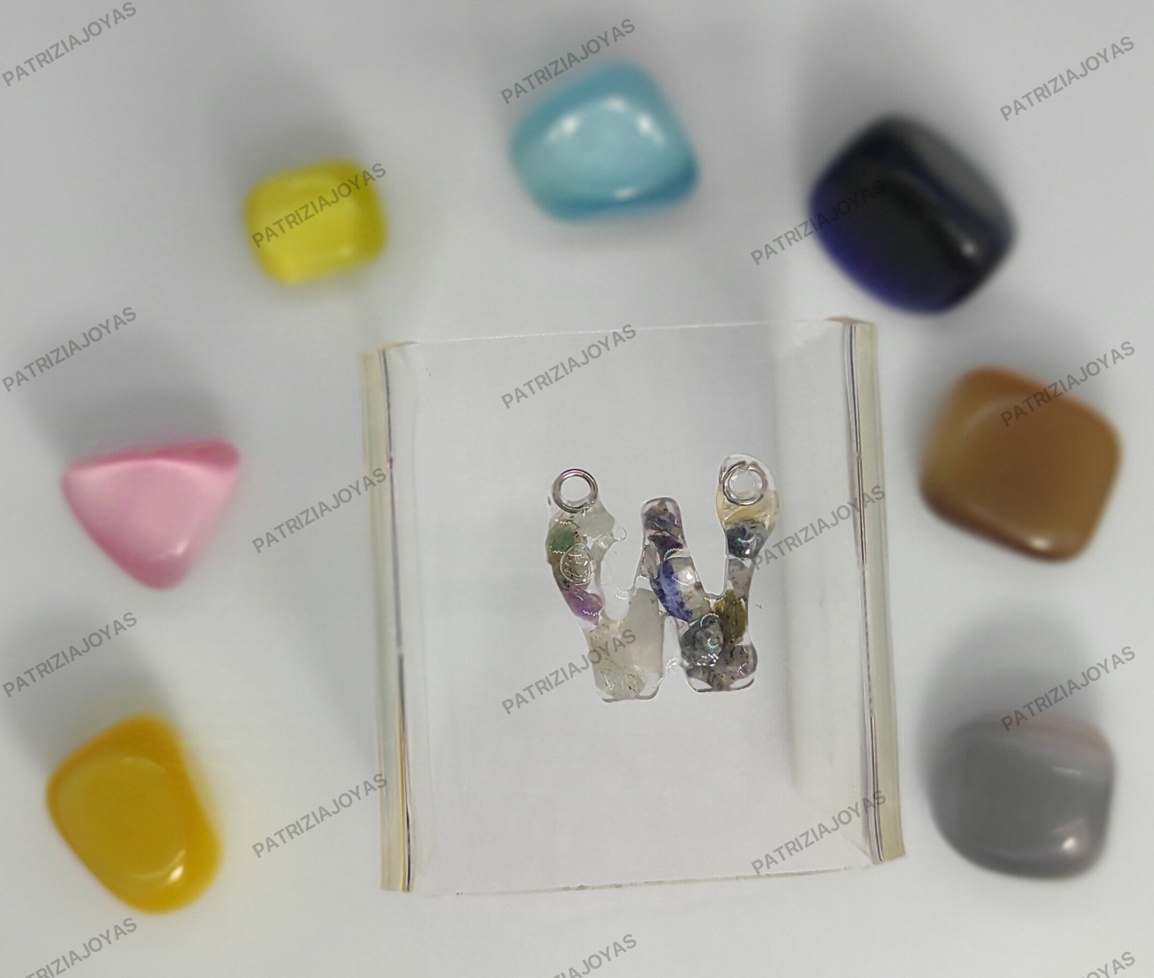 Letras echas con mineral - 25